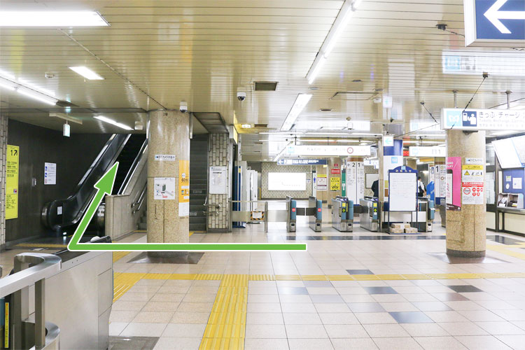 「氷川台」駅の改札を出てエスカレーターを上ります