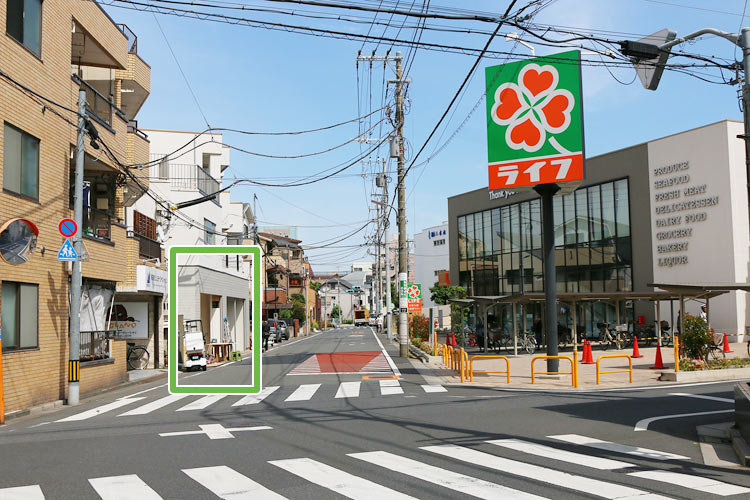 「ライフ氷川台店」の道路を挟んだ向かい側が当クリニックです